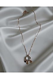 Zarif Figür Detaylı Minimal Kolye