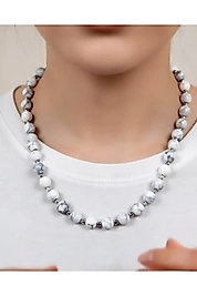 Howlit (Howlite) Doğal Taş Kolye – Beyaz Mermer Desenli Minimal Tasarım