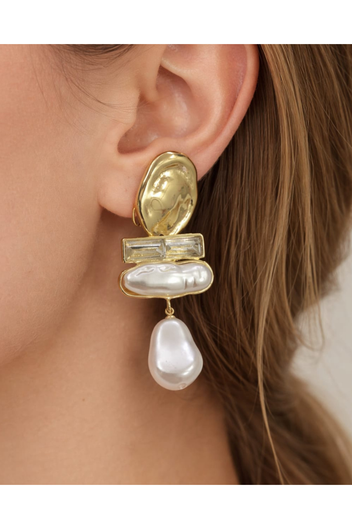 Kadın Altın Kaplama İnci ve Baget Taş Detaylı Sallantılı Tasarım Küpe