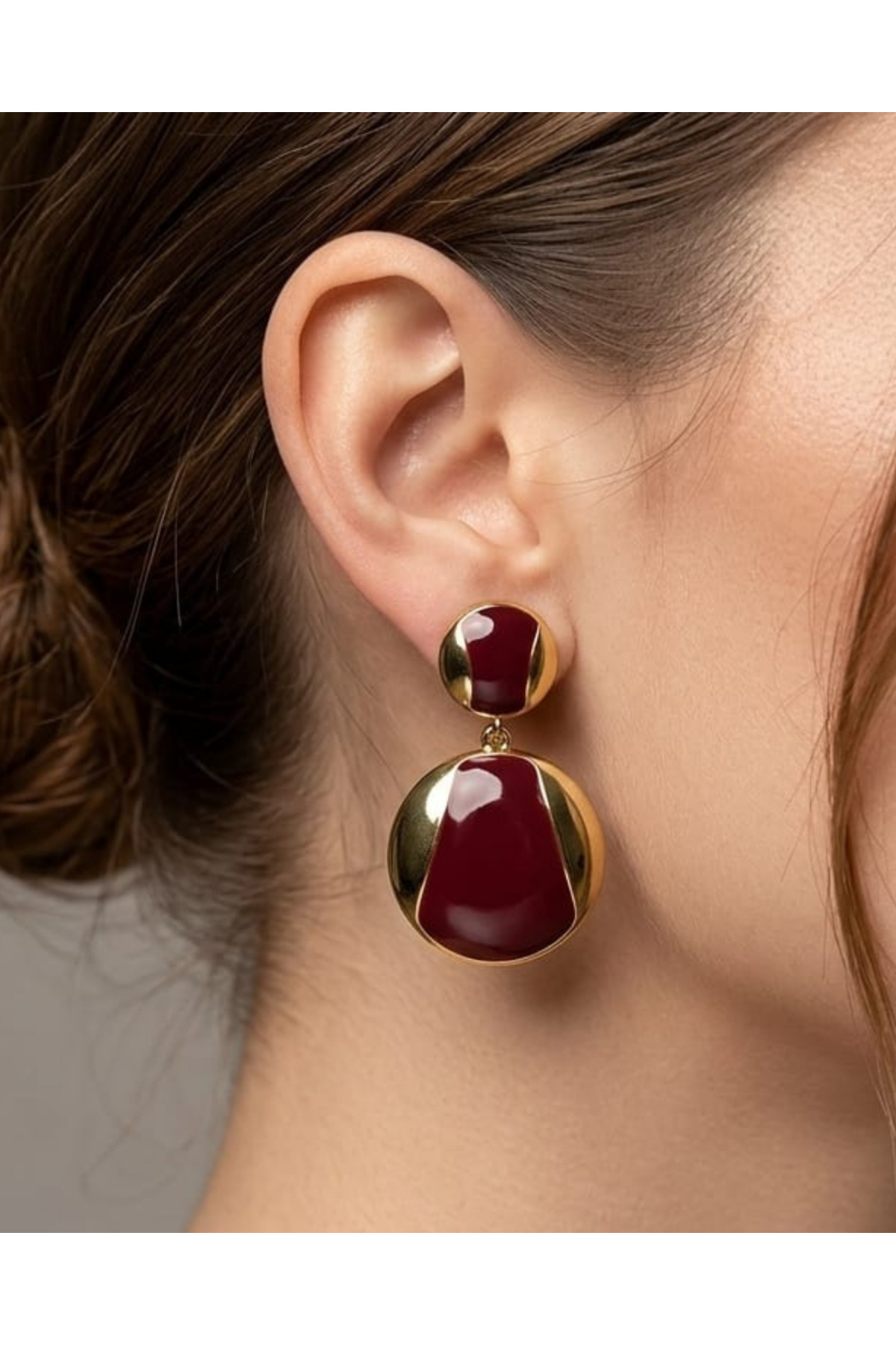 Bordo Emaye Geçişli Altın Renk Çivili Küpe