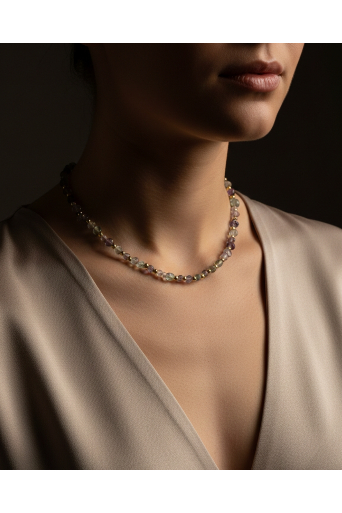 Doğal Florit Taşı Kolye – El Yapımı Zarif ve Minimal Tasarım