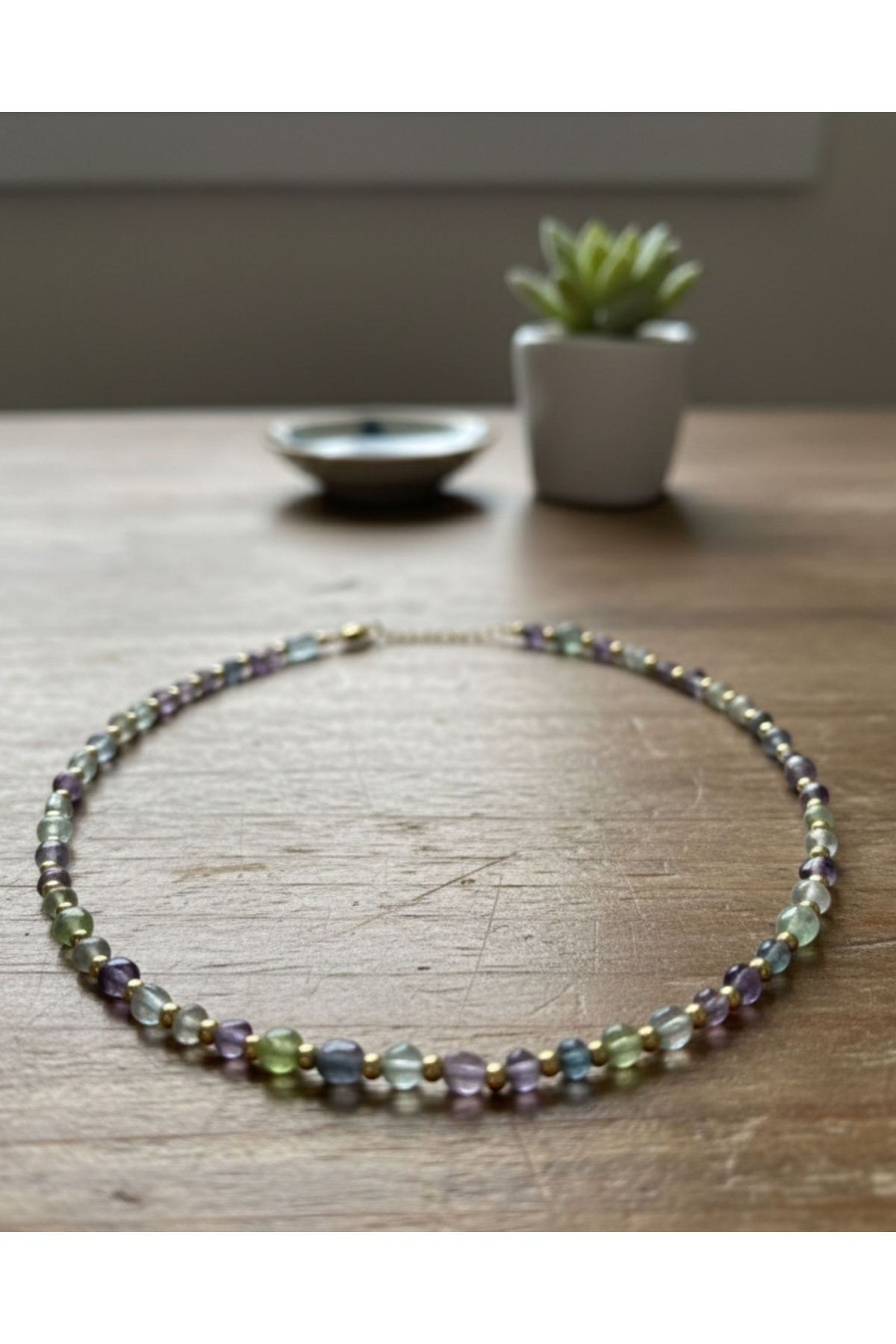 Doğal Florit Taşı Kolye – El Yapımı Zarif ve Minimal Tasarım