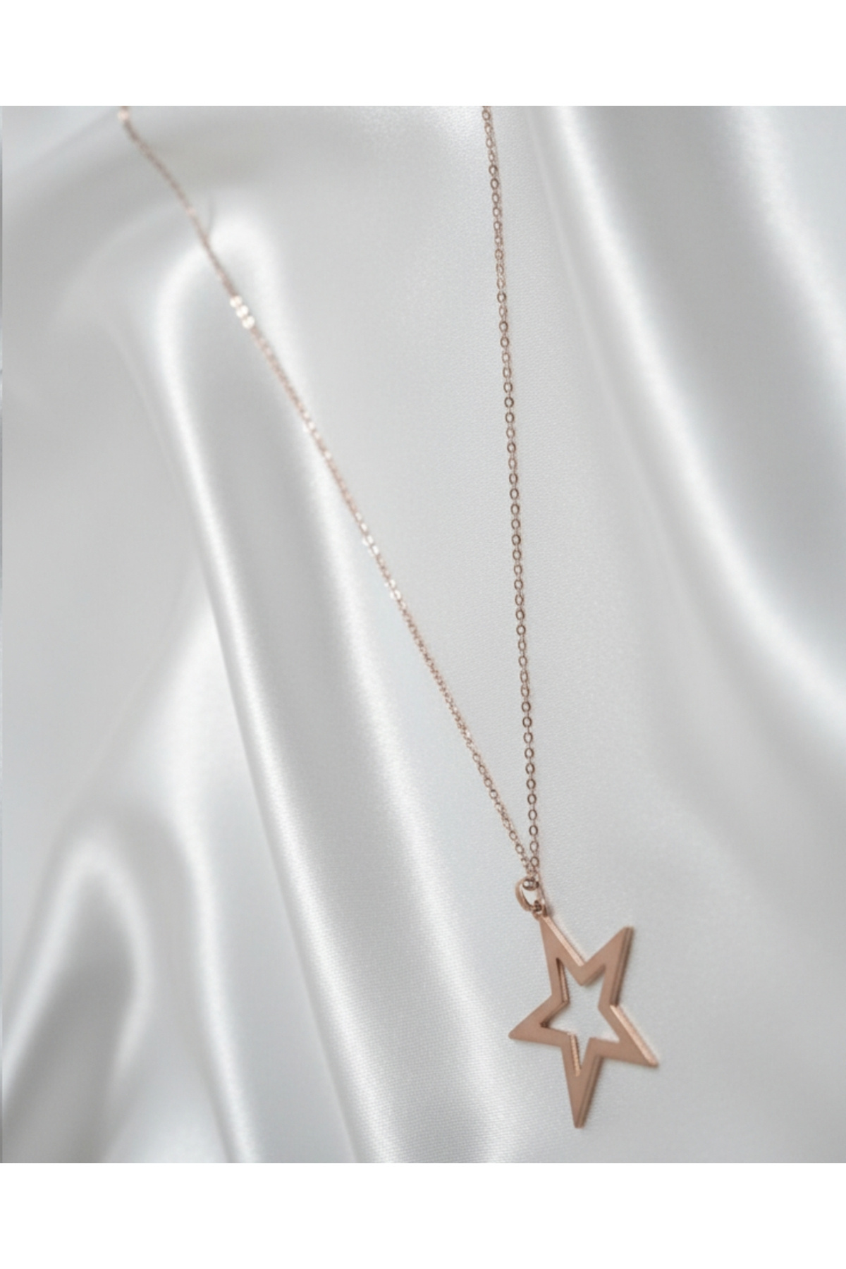 Modern Figür Detaylı Kolye