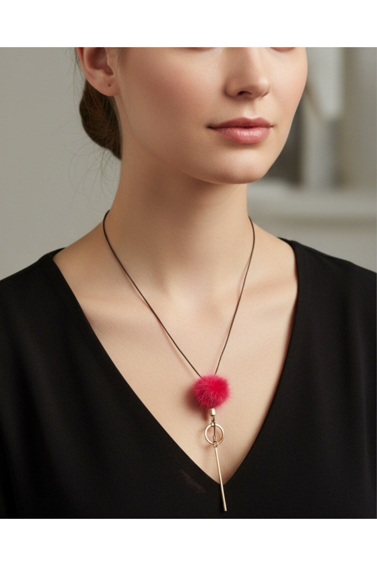 Kırmızı Ponpon Detaylı Minimal Uzun Kolye
