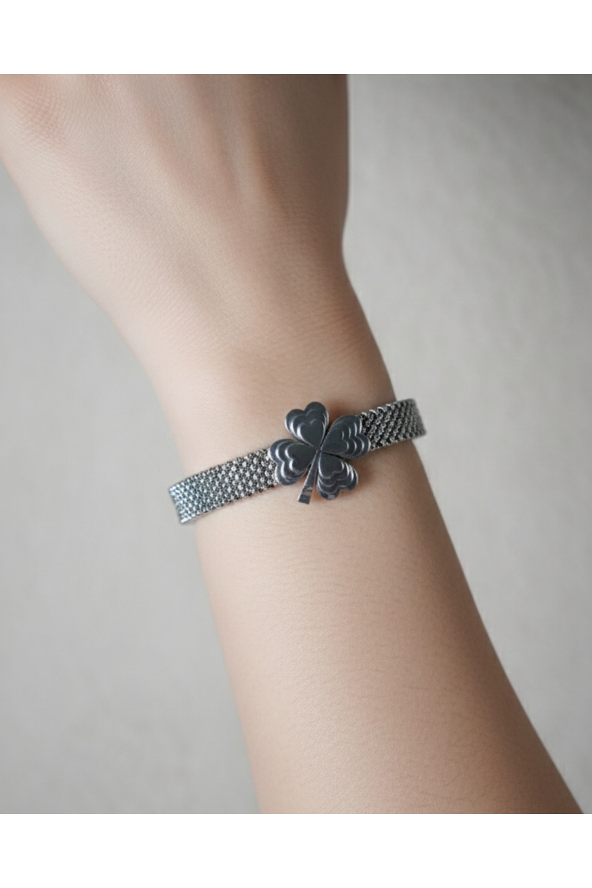 Yonca Gümüş Rengi Bileklik