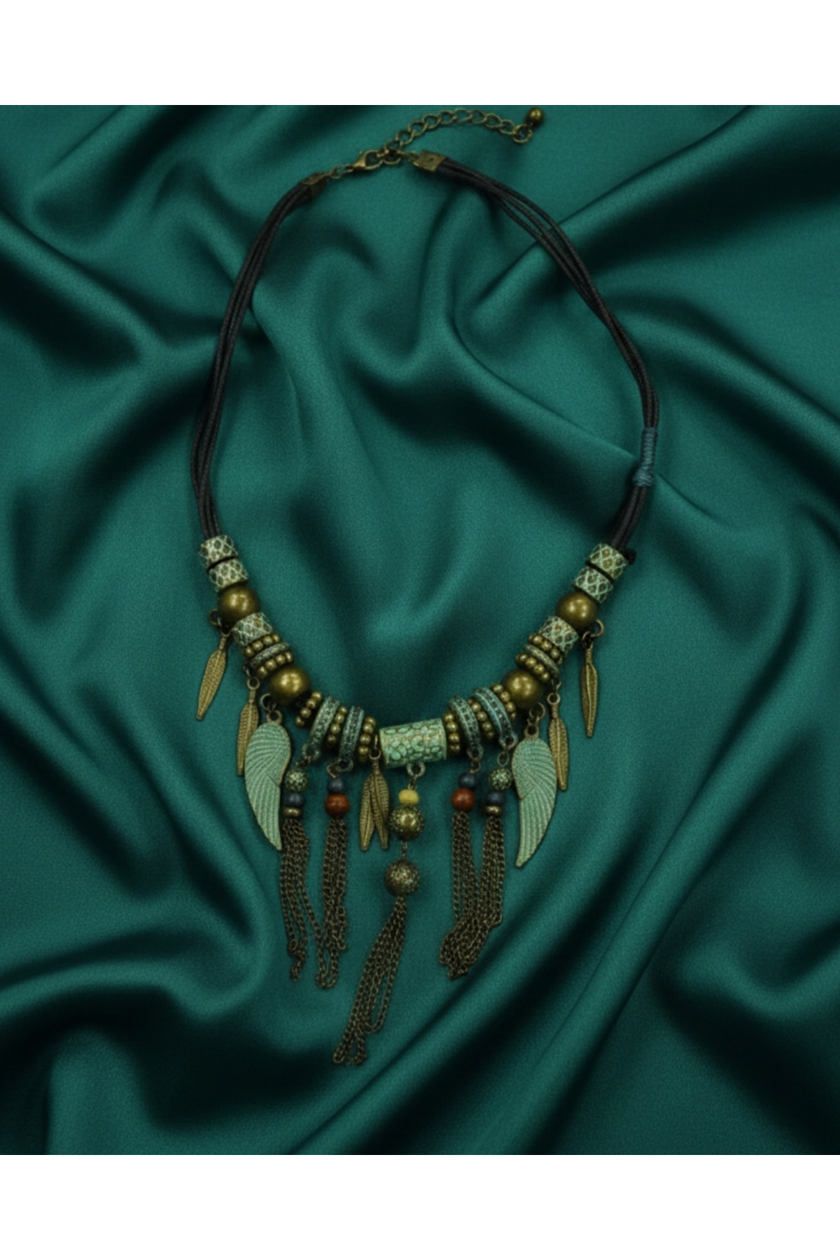 El Yapımı Yapraklı Gotik Kolye