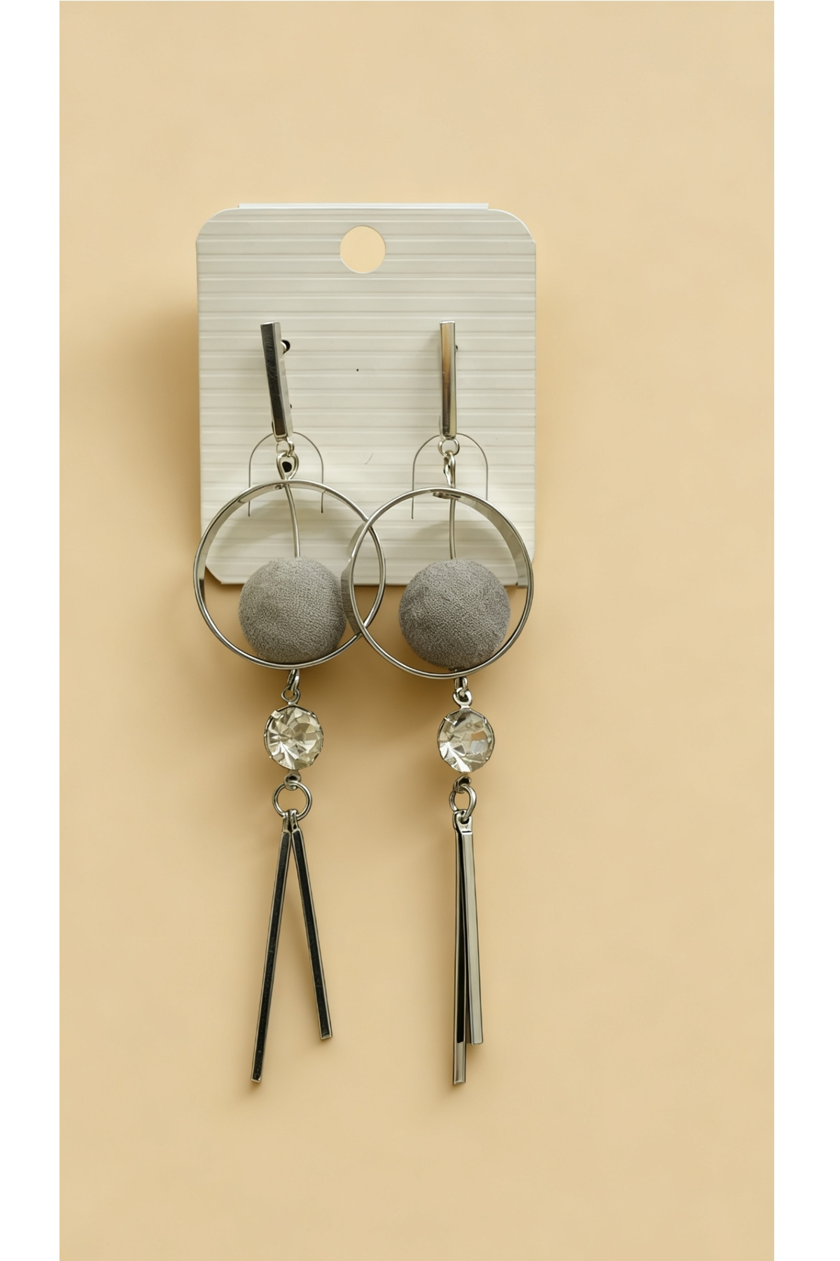 Ponponlu metal kadın sallantı küpe