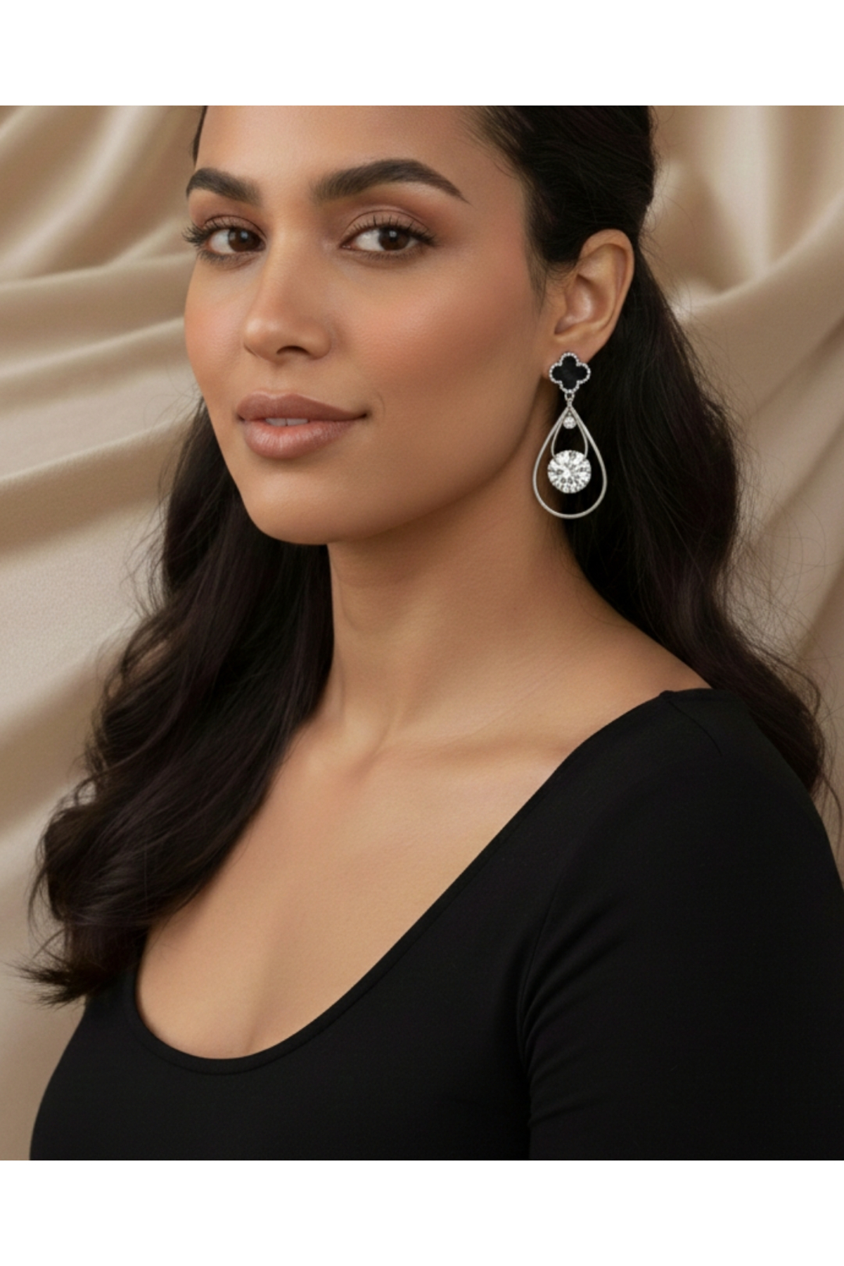 Damla görünümlü taşlı küpe