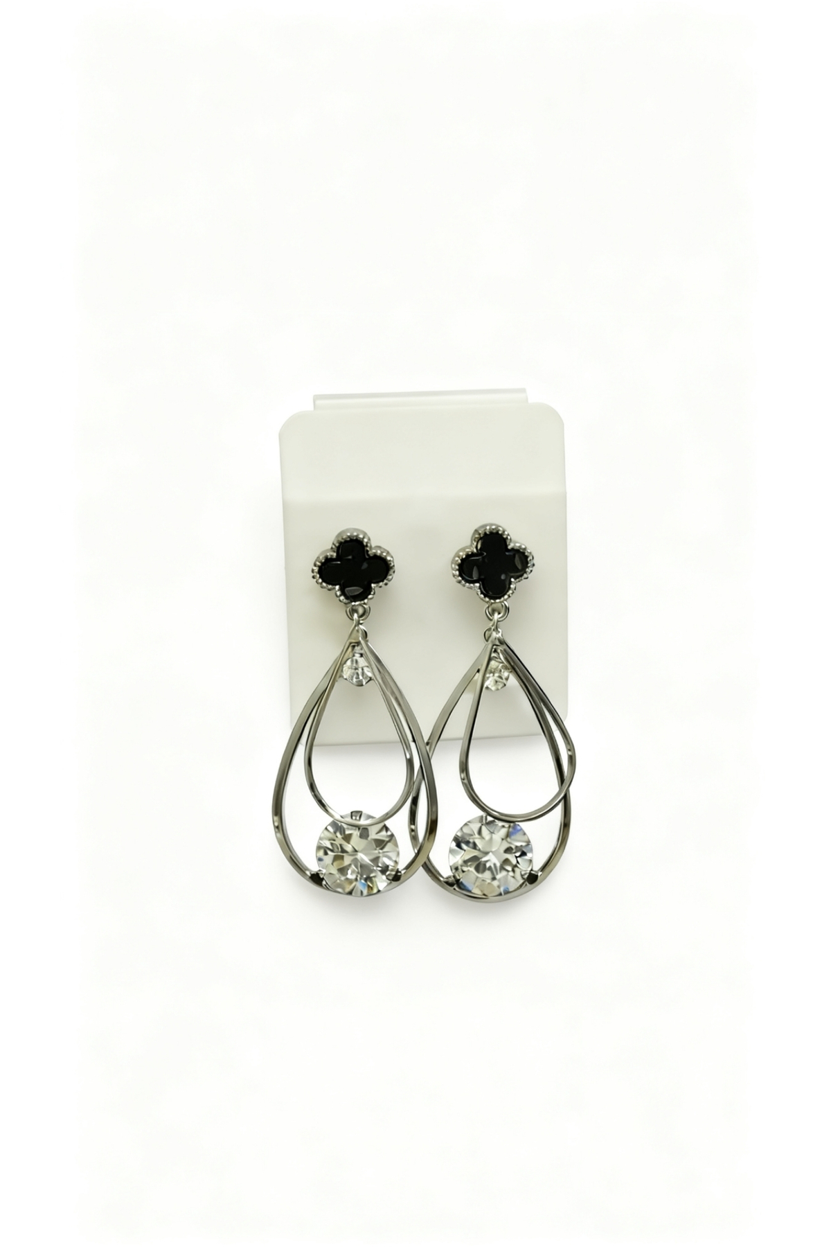 Damla görünümlü taşlı küpe